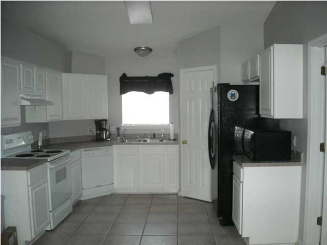 COUNTRYVIEW ESTATES 9TH ADDN - Residential Lease