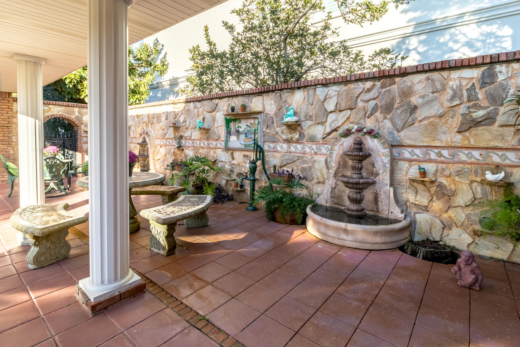 WHISPERING OAKS - Residential