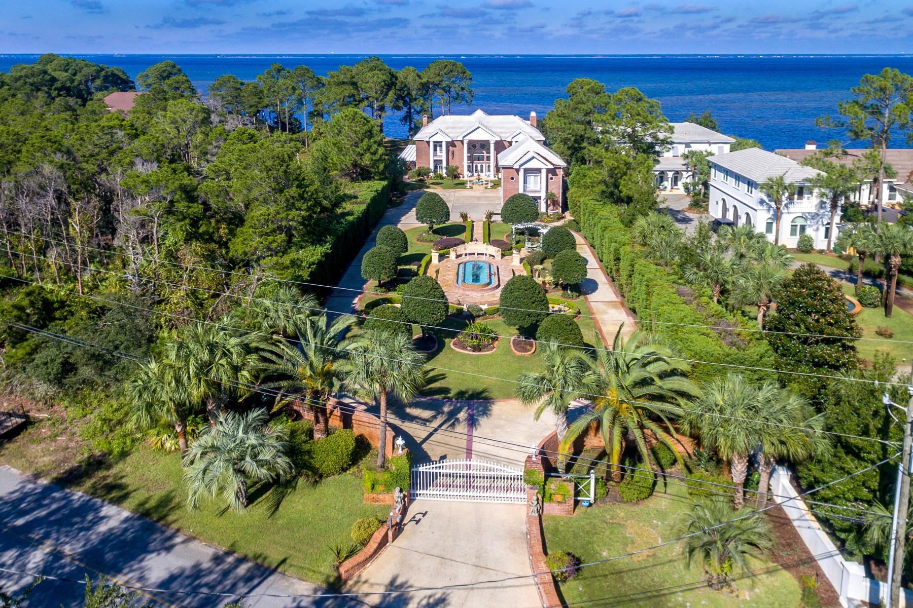 WHISPERING OAKS - Residential