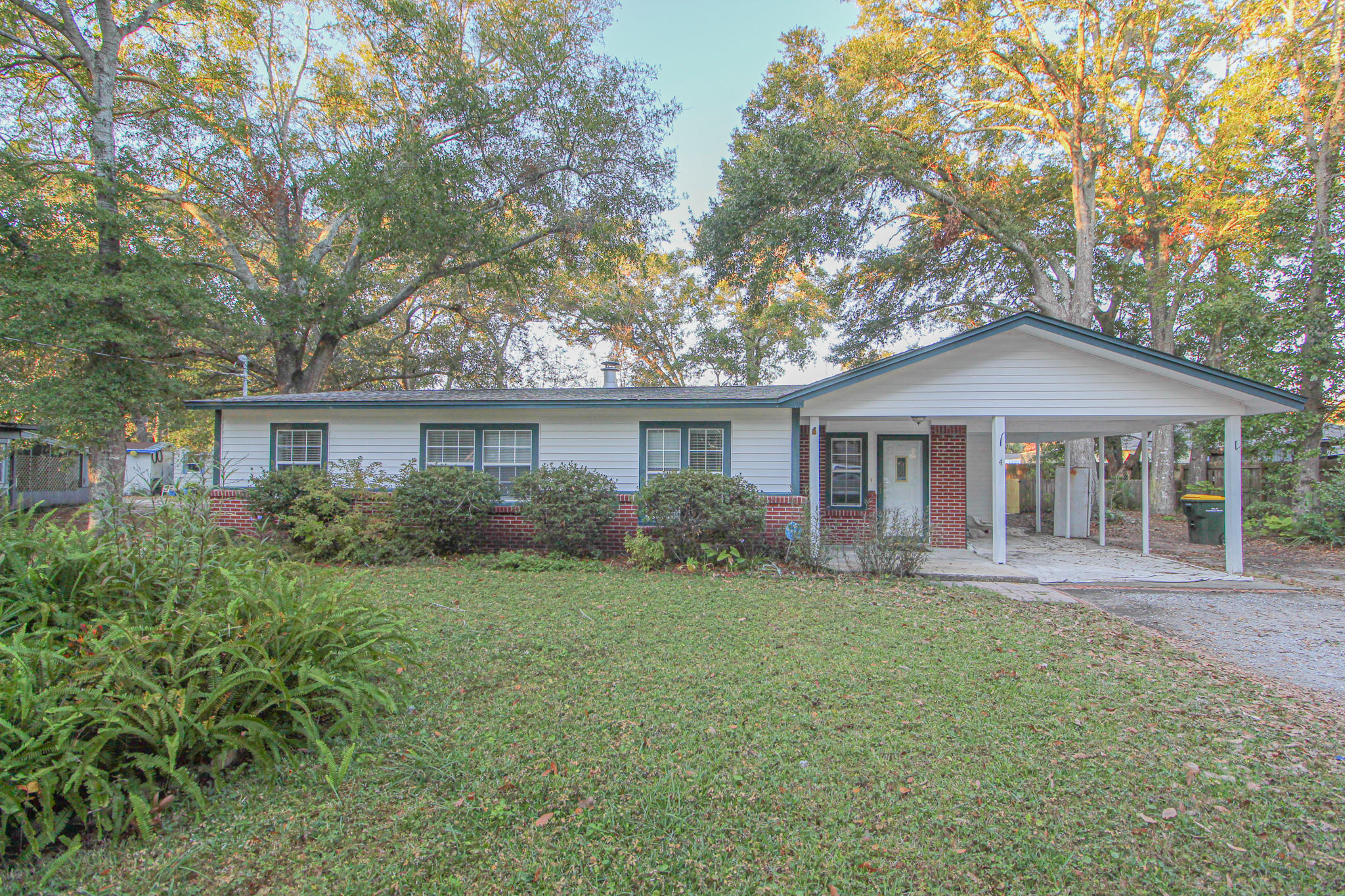 ELLIOTTS POINT NEIGHBORHOOD! 
Wonderful well-cared for home situated on a large lot in the Elliott Point Subdivision in the heart of Fort Walton Beach. Spacious living room with a gas fireplace and tile flooring throughout. Kitchen with tile counter tops and a large center island. Large master bedroom has a large walk-in closet and french doors leading out to the deck and backyard. Split bedroom floor plan with two additional bedrooms and a hall bath. Inside laundry room. Large fenced backyard. Situated on a quiet Cul-de-sac. Fantastic location close to Ferry Park, public boat ramp, golf cart friendly to downtown Fort Walton Beach, restaurants, shopping, beaches and both Hurlburt AFB and Eglin AFB.  Call today!