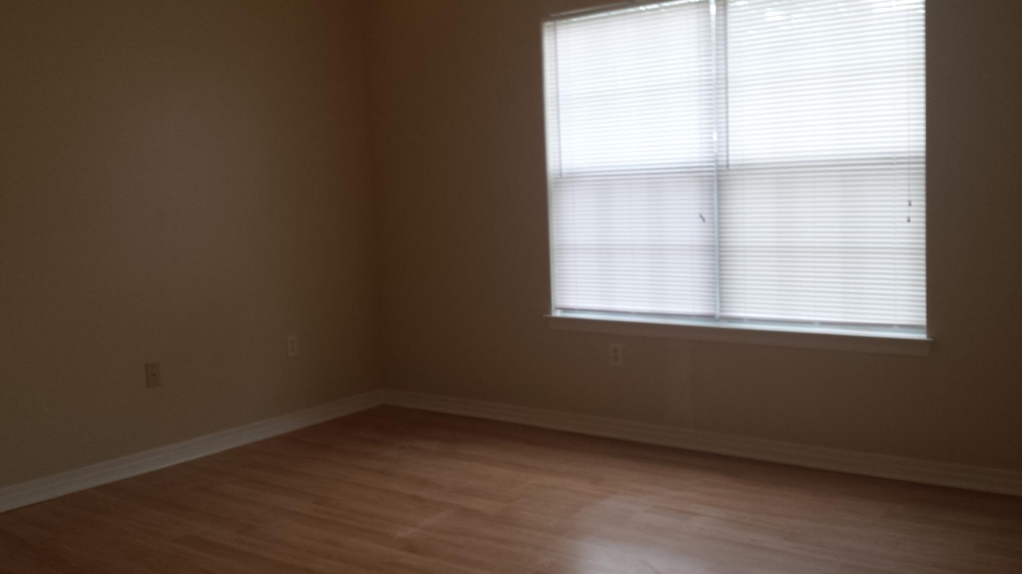 VALPARAISO PINECREST 5 - Residential Lease