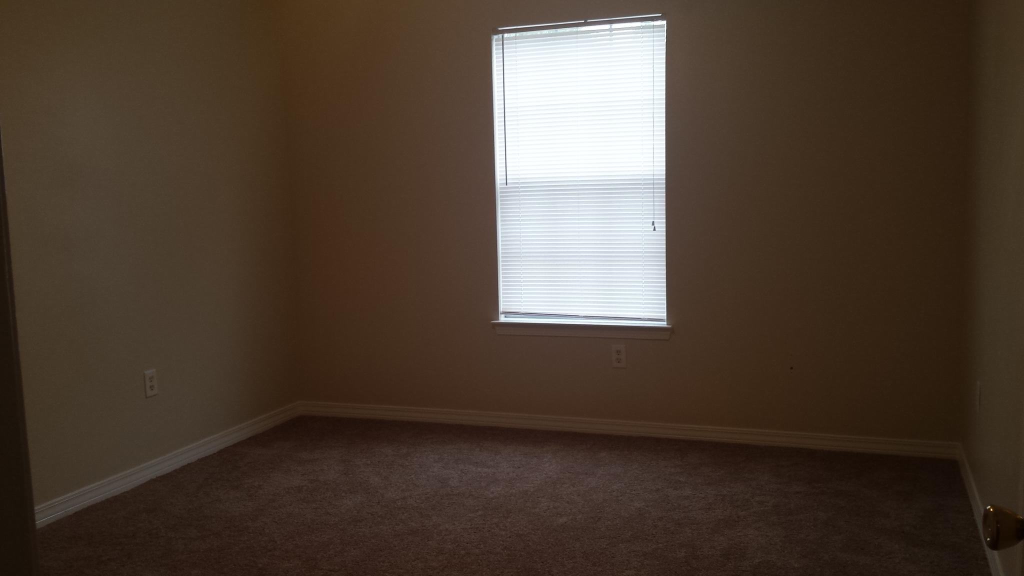 VALPARAISO PINECREST 5 - Residential Lease