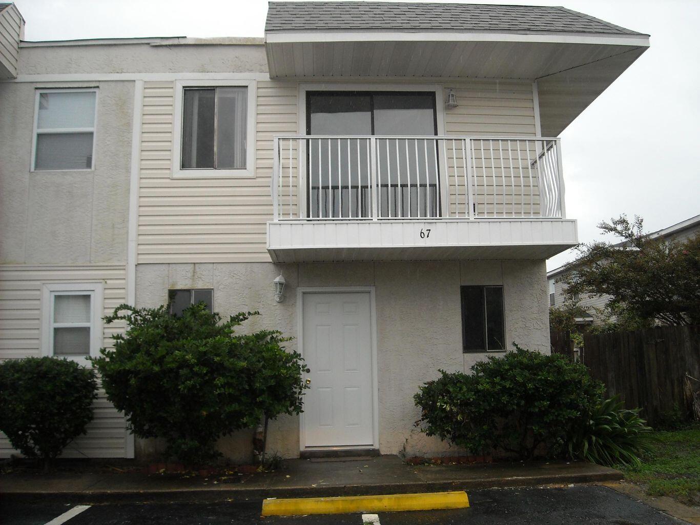 Located in the heart of Destin. 
2 bedroom and 2 bathroom townhouse.
Open and airy feeling.  Washer & Dryer connections.  Privacy fenced back yard.
Complex has a lovely pool area.  Other amenities include a basket ball court and picnic areas with BBQ grills.
Close to shopping, dining, entertainment and the beach!