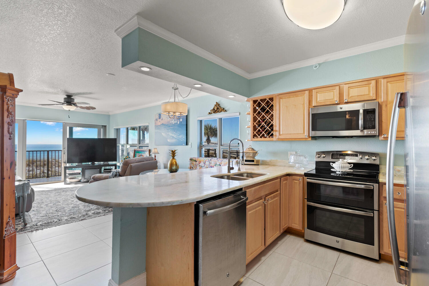EMERALD TOWERS WEST CONDO - Residential
