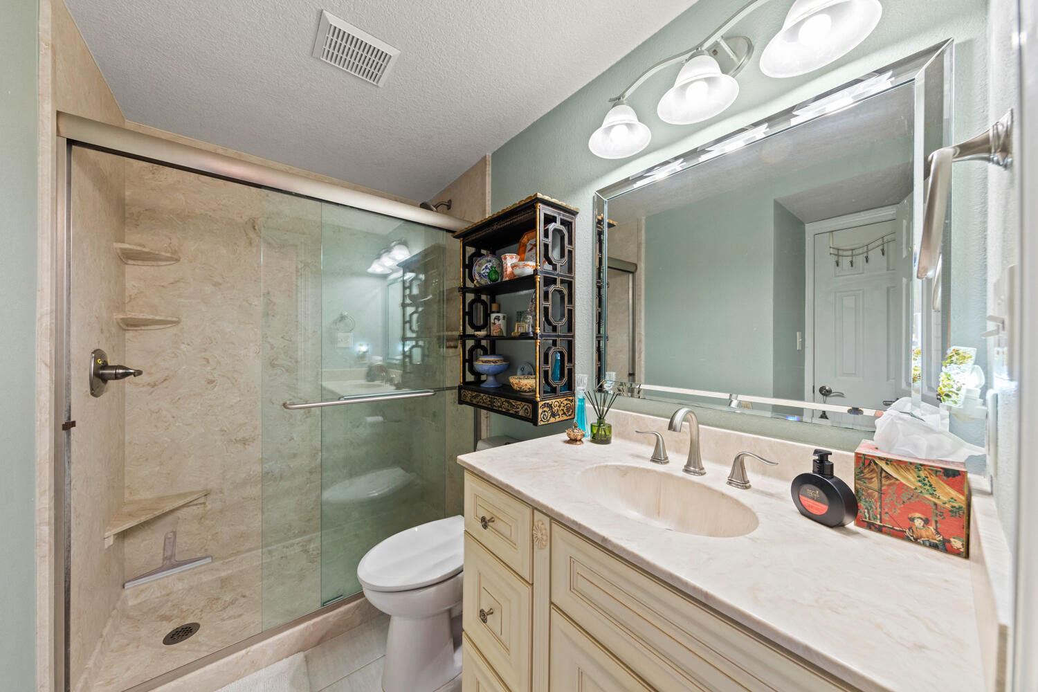 EMERALD TOWERS WEST CONDO - Residential