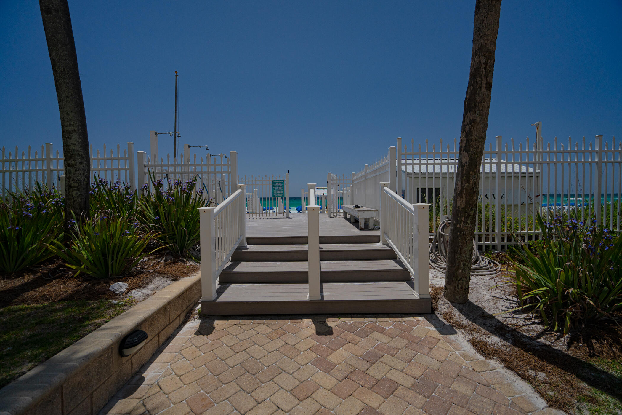 SILVER BEACH TOWERS - Residential