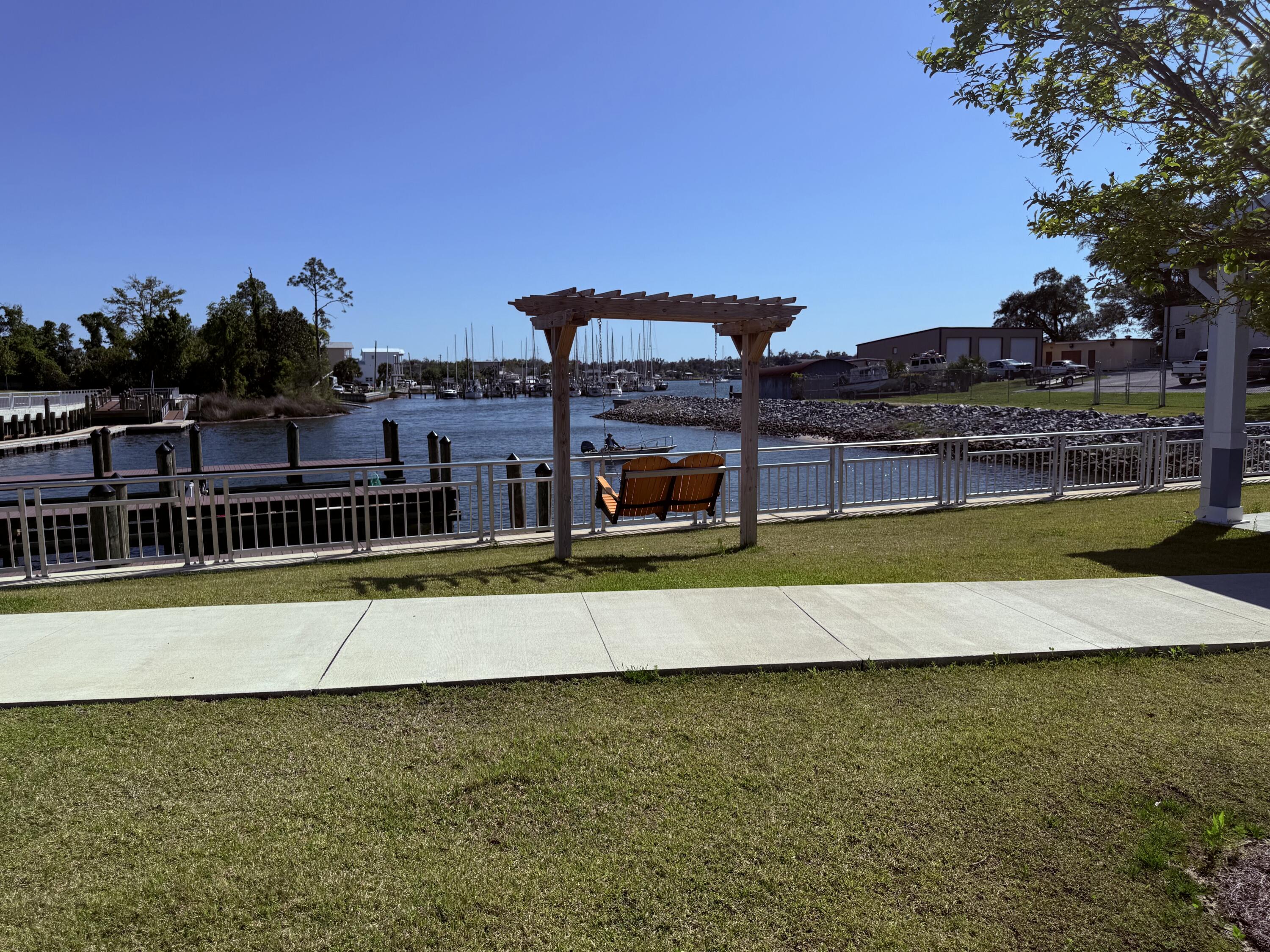 OAKRIDGE - Land
