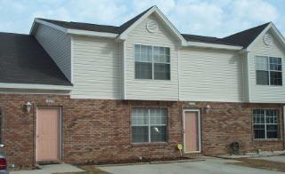 If you are needing space, this lovely townhome is the place! HUGE MASTER BEDROOM AND LIVING ROOM - ANY FURNITURE STYLE OR SIZE WILL WORK. CERAMIC TILE IN KITCHEN AND DINING AREA. SMALL FENCED BACK YARD. CALL TODAY FOR AN APPOINTMENT TO VIEW. CAT OR 'ITTY BITTY DOG' WITH NON-REF PET FEE