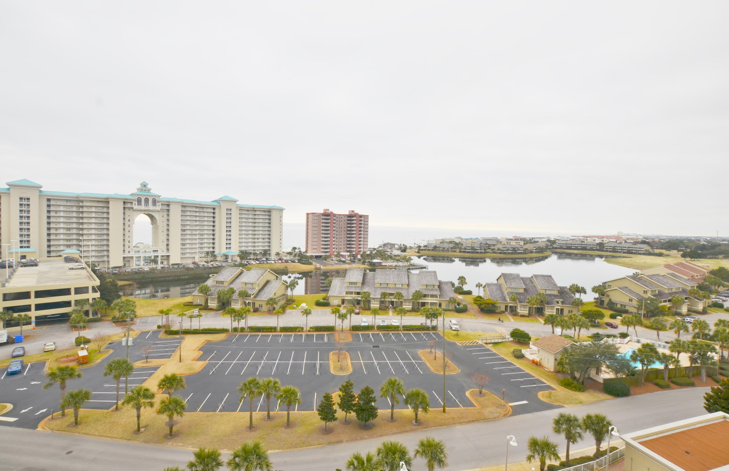 Located on the 9th Floor, this 2bd/2ba condo has stunning views of the fresh water lake and the Gulf of Mexico.