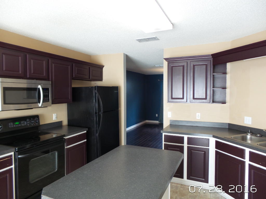 COUNTRYVIEW ESTATES 10TH ADDN - Residential Lease