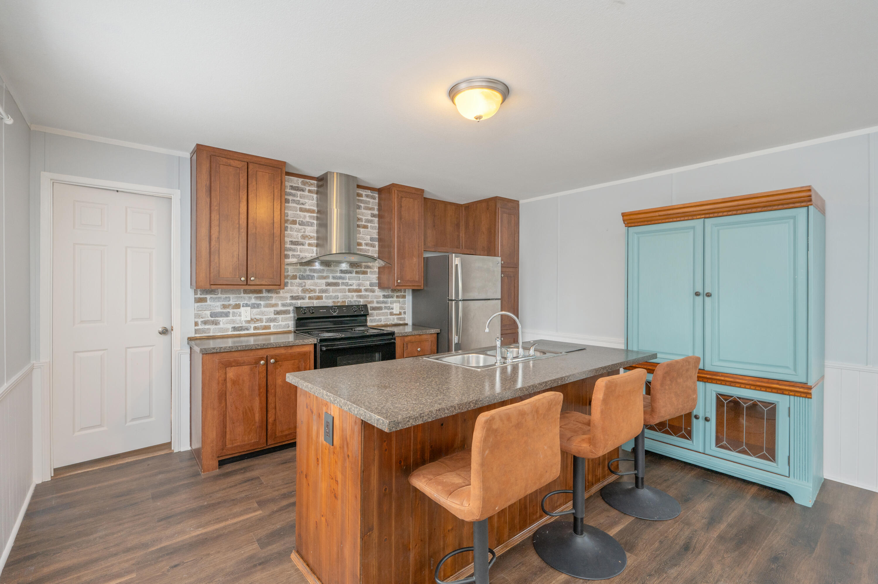 EMERALD SHORES - Residential Lease