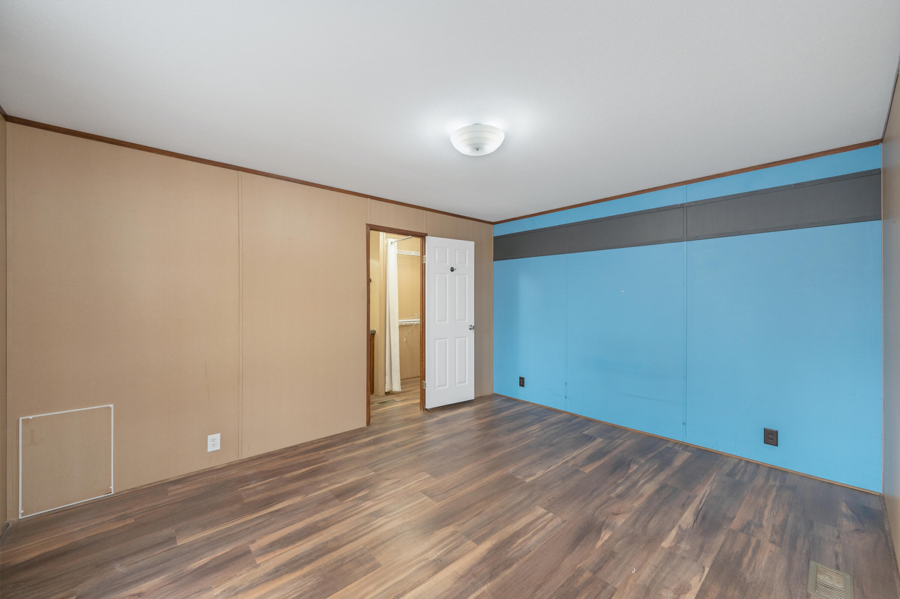 EMERALD SHORES - Residential Lease