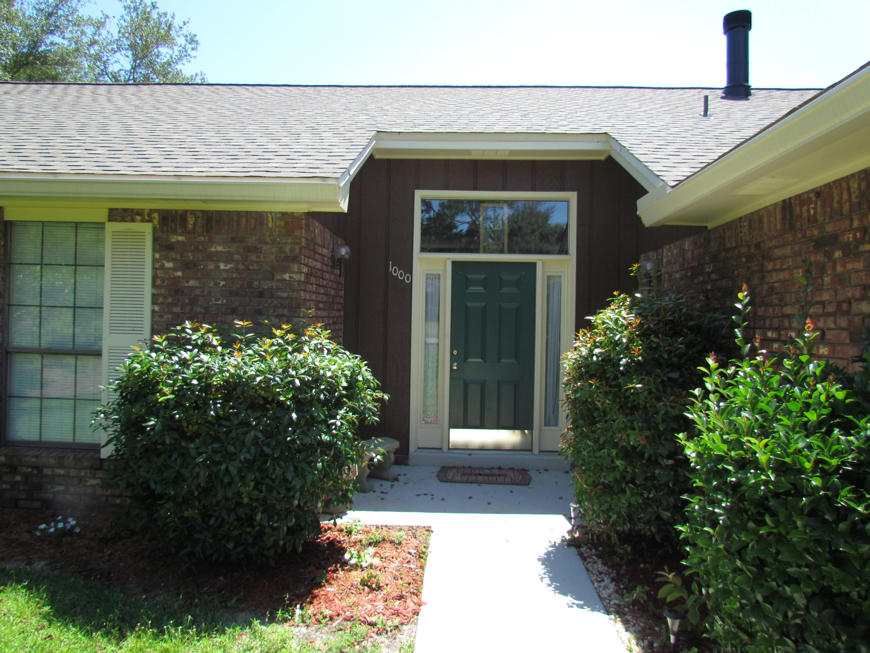 Situated on a corner lot that's one of the largest in The Woodlands this home is just what you've been looking for! Add your own personal touches and updates to this very nice  3-bedroom 2 bath house in the heart of Niceville's Bluewater Bay. High ceilings and a fireplace create ambiance in the great room and french doors lead onto the deck overlooking the fully fenced backyard. The separate dining room has crown molding and there is beautifully stained woodwork throughout the home. The master bedroom has an adjoining bath with double sinks and a separate shower. Make your appointment to see this home today!