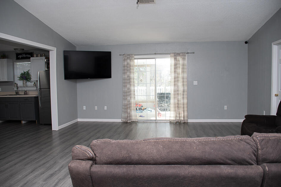 COUNTRYVIEW ESTATES 1ST ADDN - Residential Lease