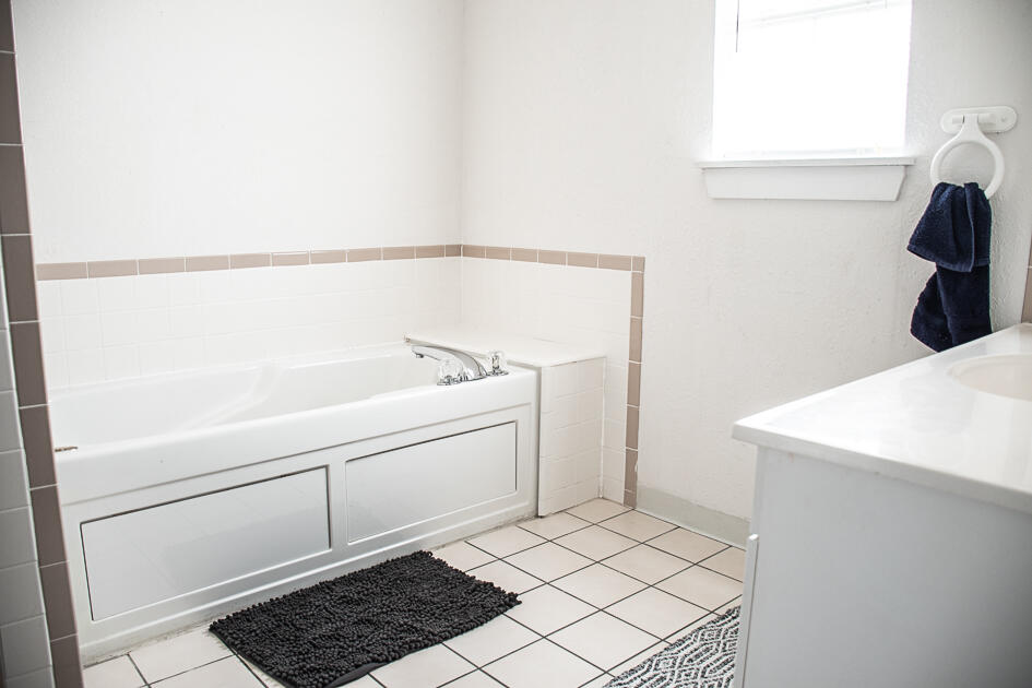 COUNTRYVIEW ESTATES 1ST ADDN - Residential Lease