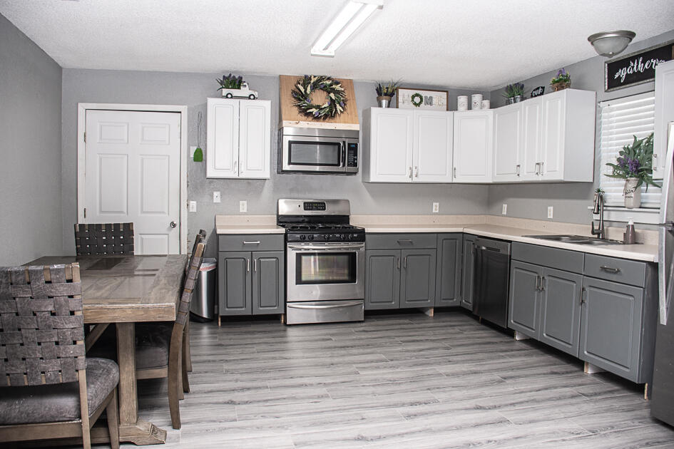 COUNTRYVIEW ESTATES 1ST ADDN - Residential Lease