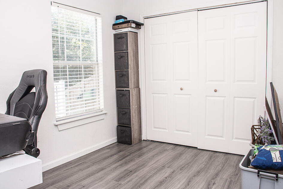 COUNTRYVIEW ESTATES 1ST ADDN - Residential Lease
