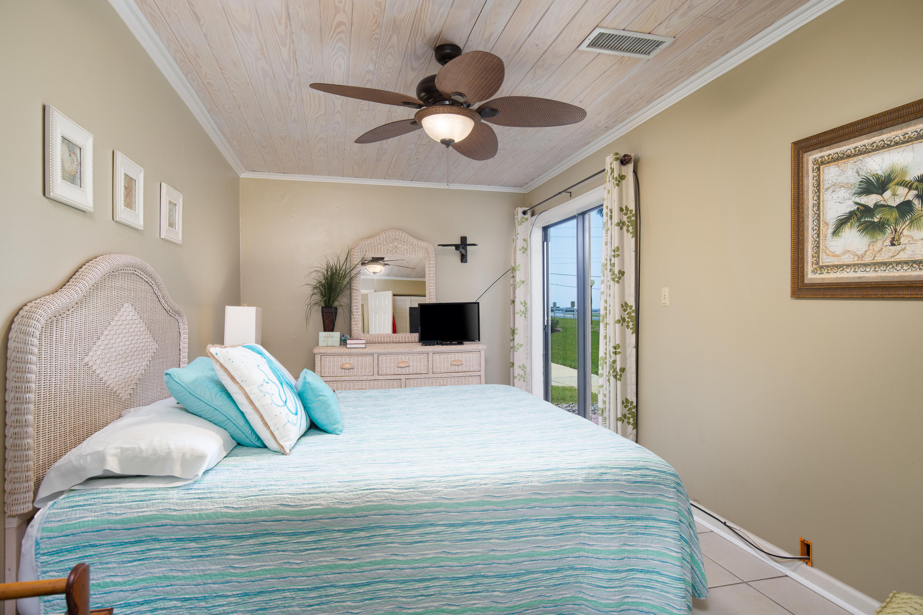 TRADEWIND CONDOS - Residential