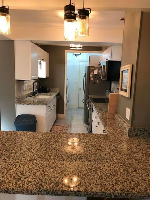 LAKESIDE VILLAGE - Residential Lease