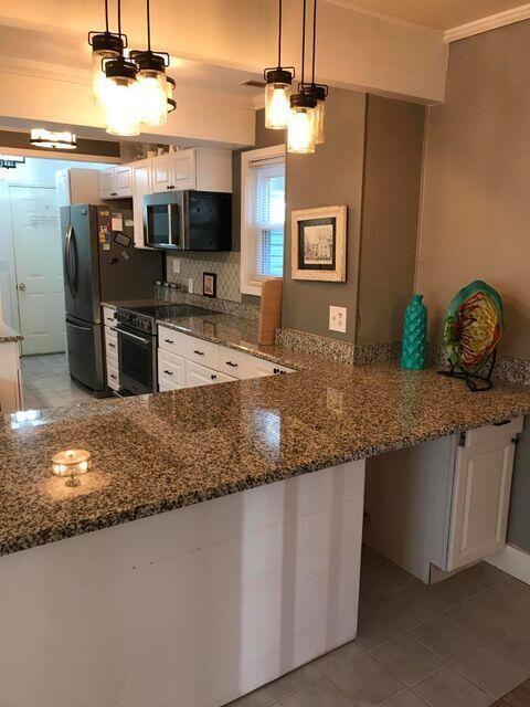 LAKESIDE VILLAGE - Residential Lease