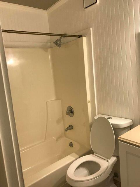 LAKESIDE VILLAGE - Residential Lease