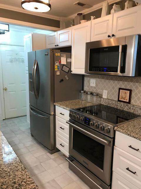 LAKESIDE VILLAGE - Residential Lease