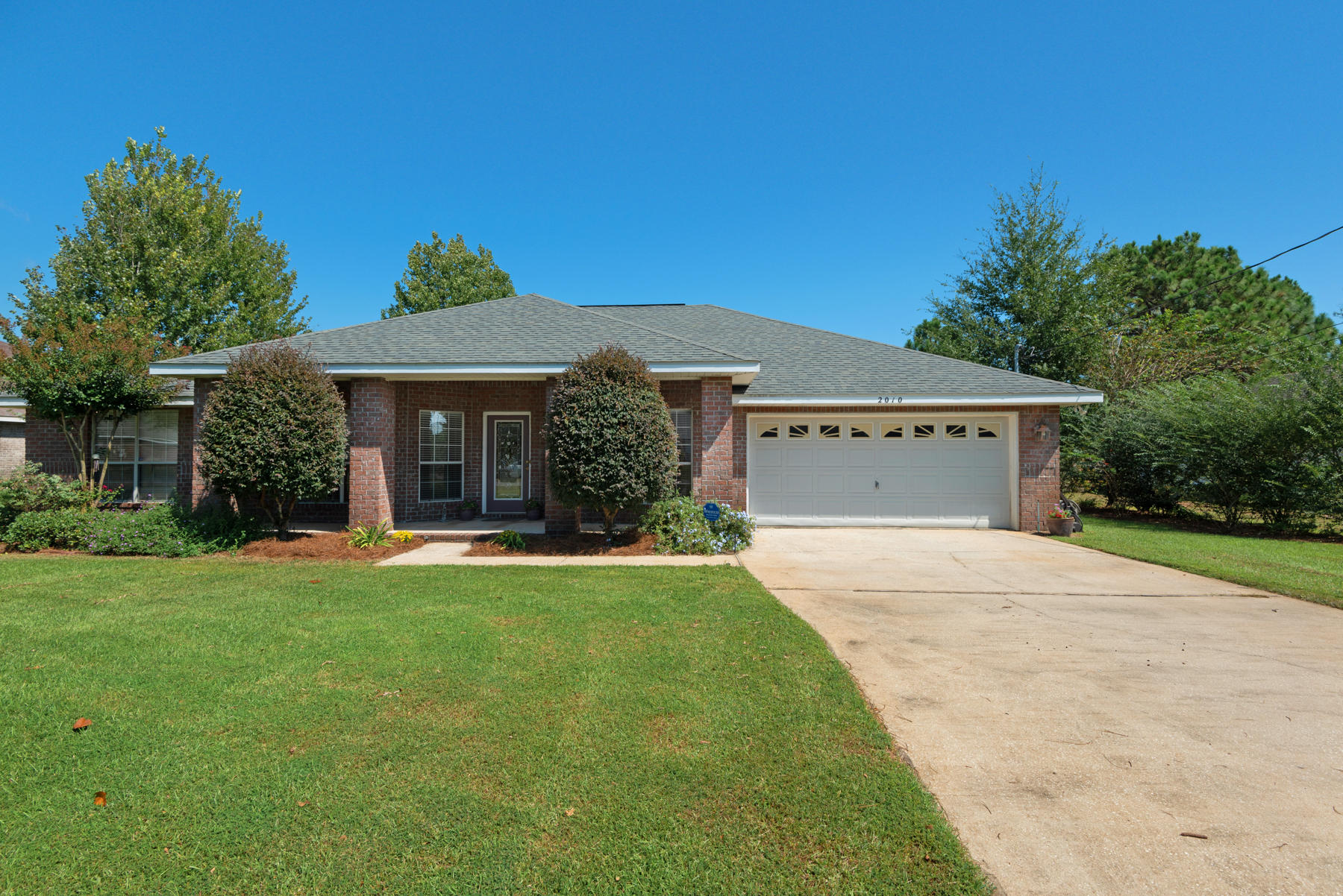 Welcome to your new home in one of the most sought-after neighborhoods in Navarre! This 4 bedroom 2.5 bath home is on just under a half acre lot and features a large kitchen with oak cabinets, granite countertops with stainless appliances. It's vaulted ceiling and cozy fireplace in the living area makes it live-large but it also gives a warm cozy feeling as well. Nicely sized bedrooms and baths complete the easy living style of this home. Items of note: HVAC 2017, Water Heater 2016, Replaced sliders and surrounding windows 2019. Transferrable termite bond.