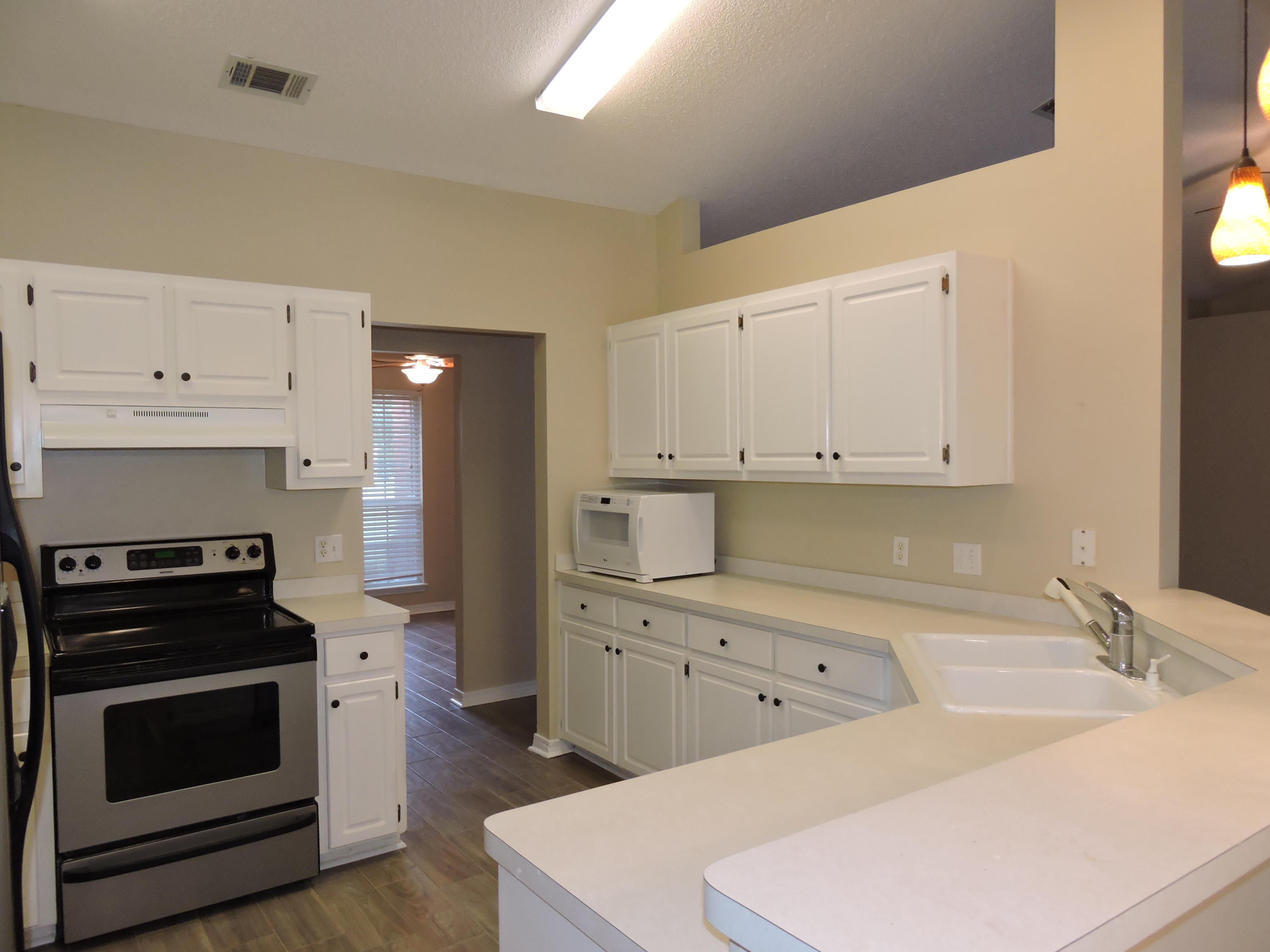 RIVERCHASE S/D PH 2 - Residential Lease