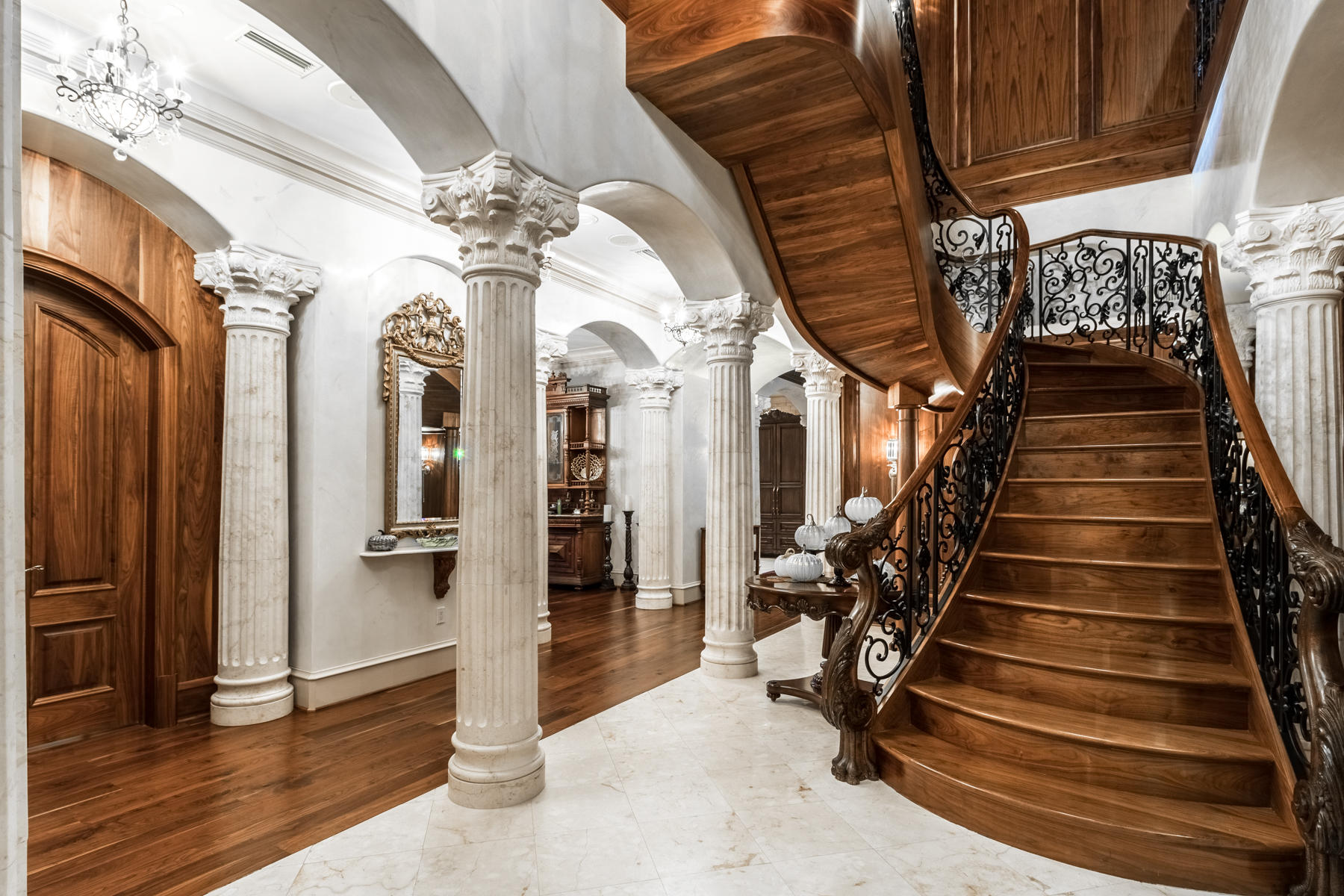 ONE WATER PLACE AT KELLY PLANTATION - Residential