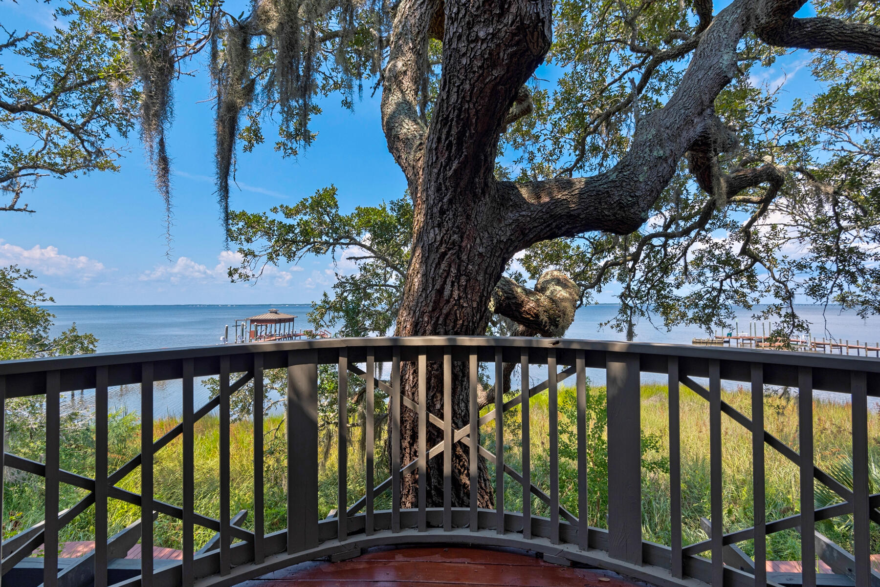 HATCHEE SHORES - Residential