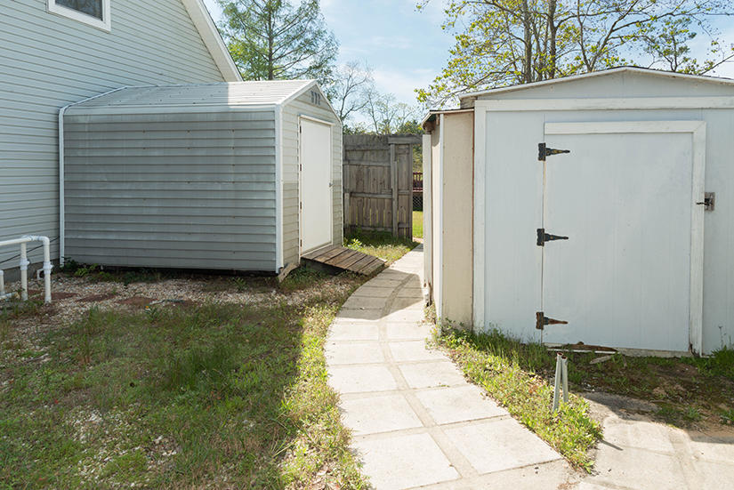PARISH PINES - Residential Lease