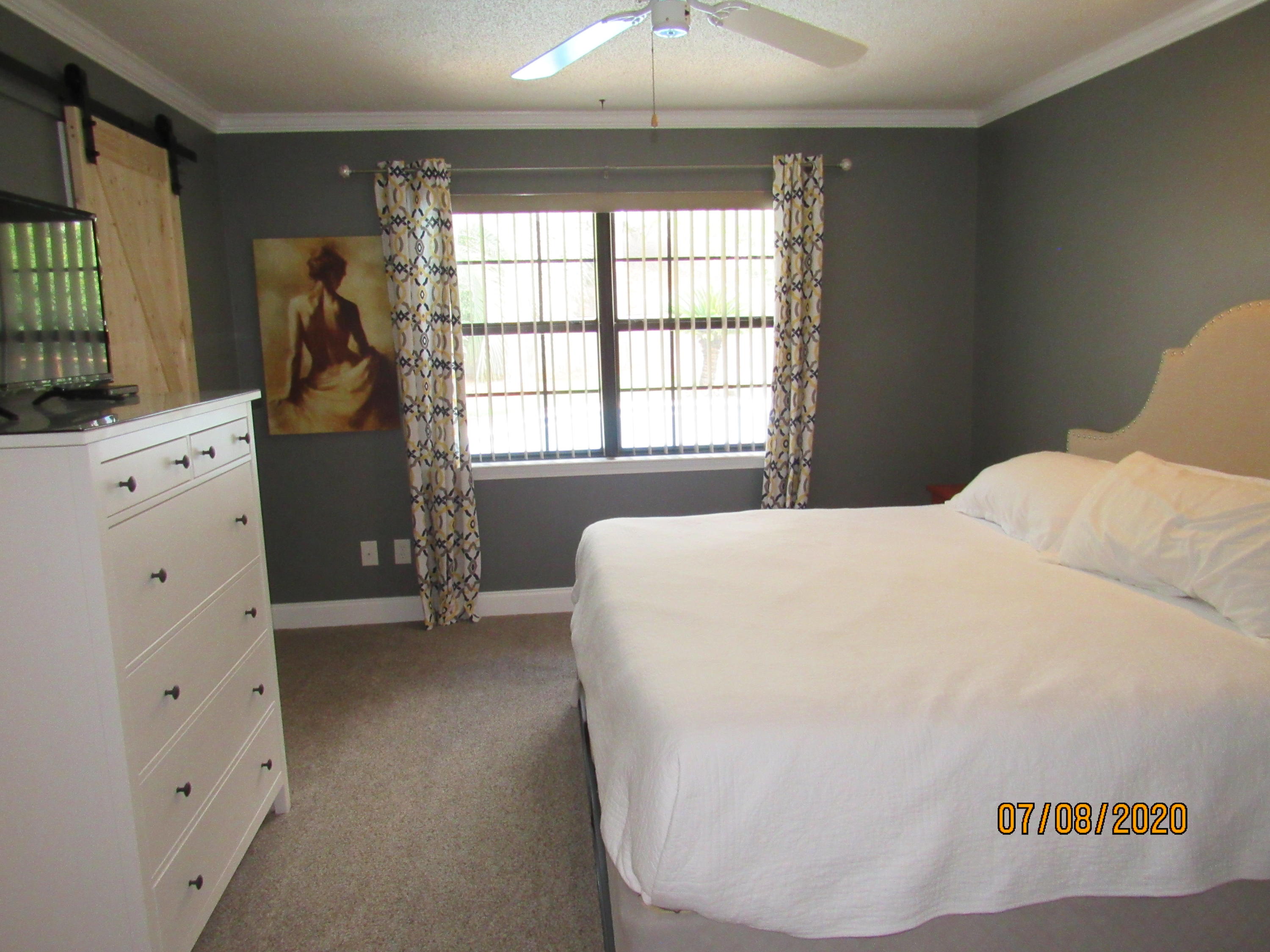 VALPARAISO PINECREST 6 - Residential Lease