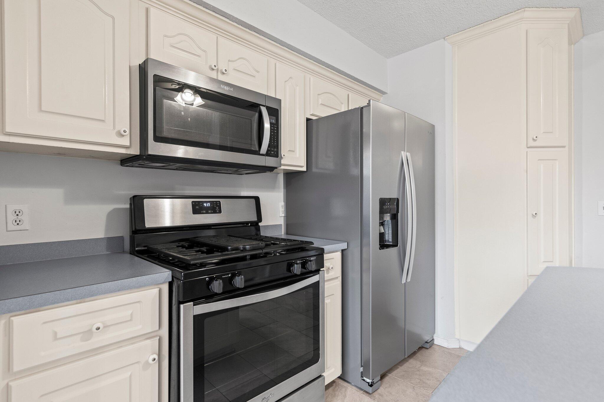 PARKWOOD SQUARE PH 1 - Residential Lease