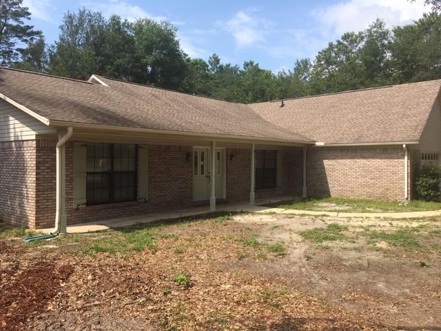 Just down the street from beautiful Florida Park this nicely updated open floor plan is ready for new tenants. Kitchen has black granite counter tops with butcher block counter on island. Island has garbage disposal and sink, stainless refrigerator and black appliances, large indoor laundry with cabinets and sink. Split bedrooms, master with his & hers sinks, jacuzzi tub and large walk in closet with window! Big screened in porch, outside has open patio with firepit. Owner will allow small dog only, no cats. Requires a non-refundable pet fee and a refundable pet deposit. All pets must be current on shots and be spayed or neutered. Tenants require to maintain renter's liability insurance while occupying the home. Any person 18 years old or older must complete separate applications