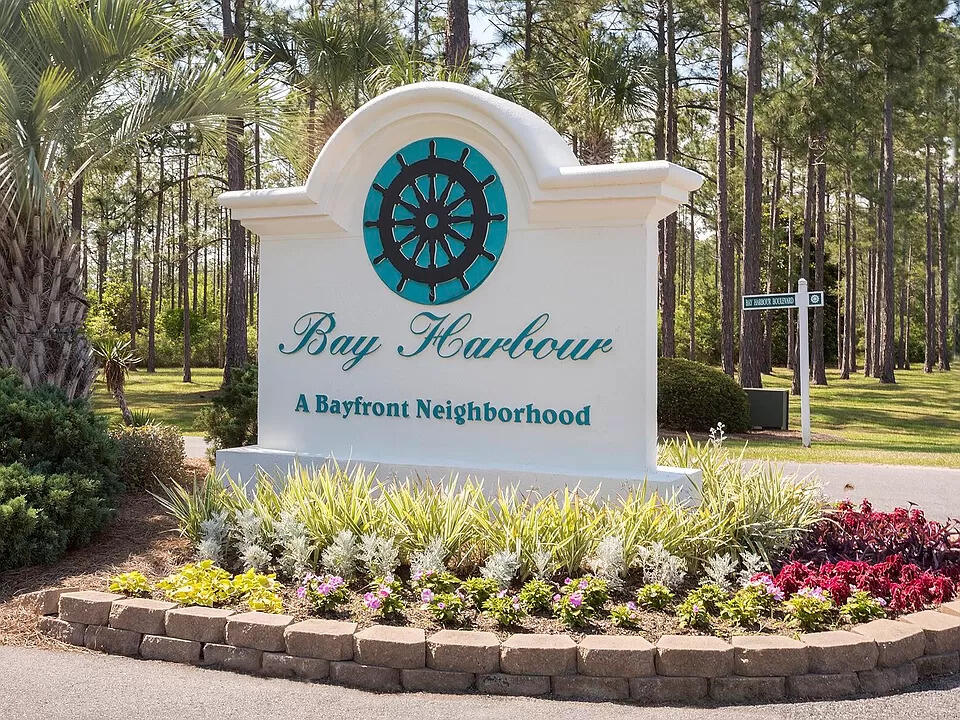 Private .78-acre lot at the end of the cul-de-sac within walking distance to the Bay with tons of privacy! Bay Harbour is a bay front community. Freeport, Florida is the fastest growing community in Northwest Florida. This lot does not require flood insurance.  Community dock, pier, tennis, and storage make this a great neighborhood to enjoy your bay side lifestyle! Short drive from the restaurants, shopping and the beaches of South Walton County.  Fantastic place to build the home of your dreams!
Seller will consider Seller financing with favorable terms.