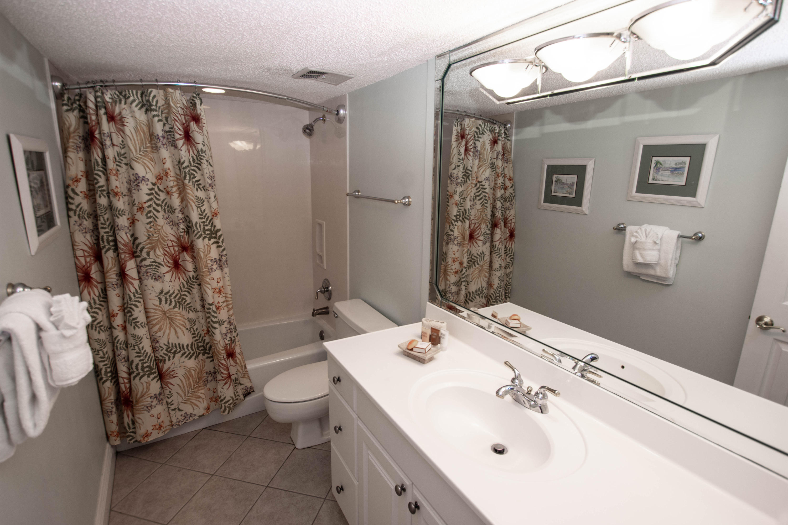 BEACH HOUSE CONDO PH 2 - Residential