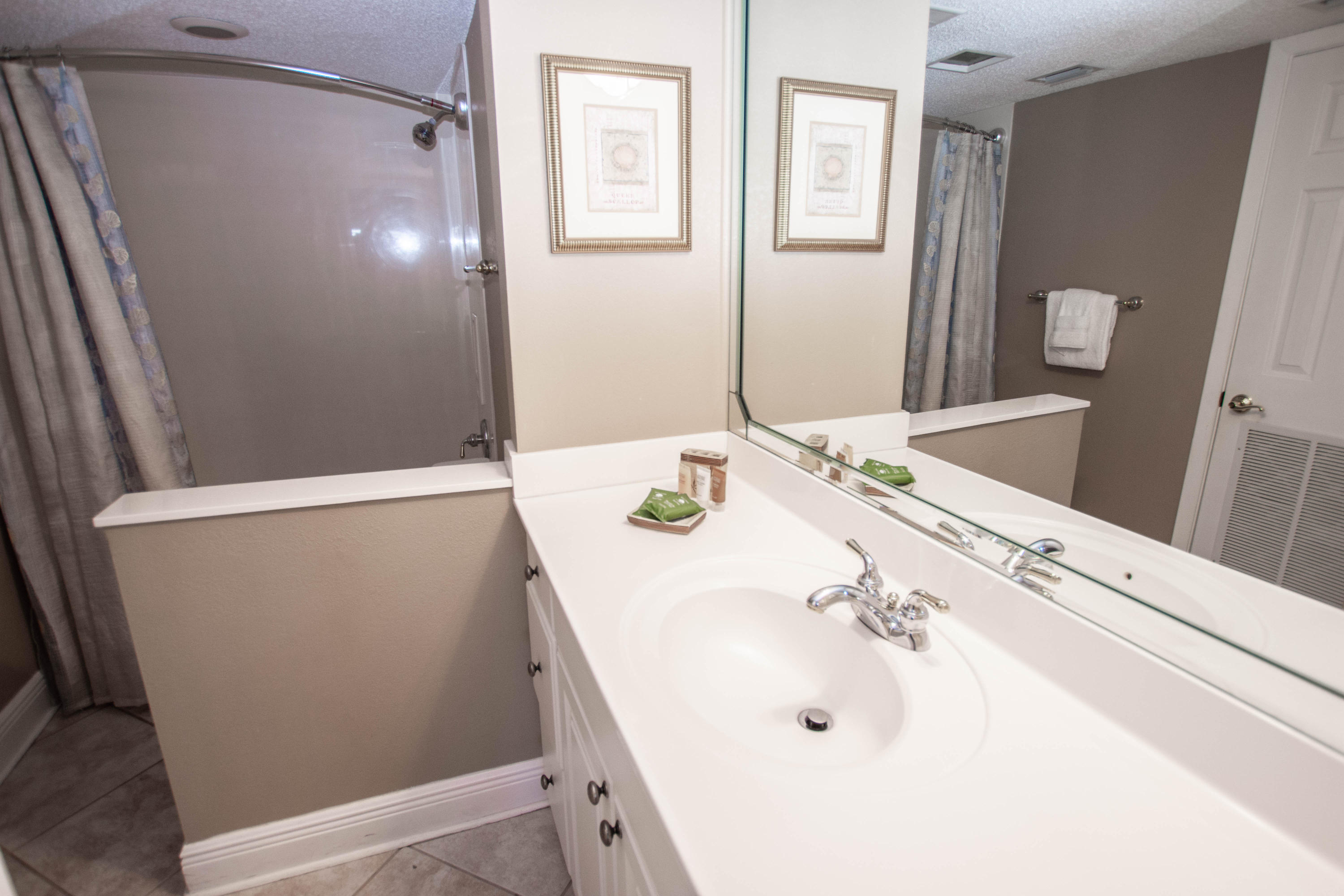 BEACH HOUSE CONDO PH 2 - Residential