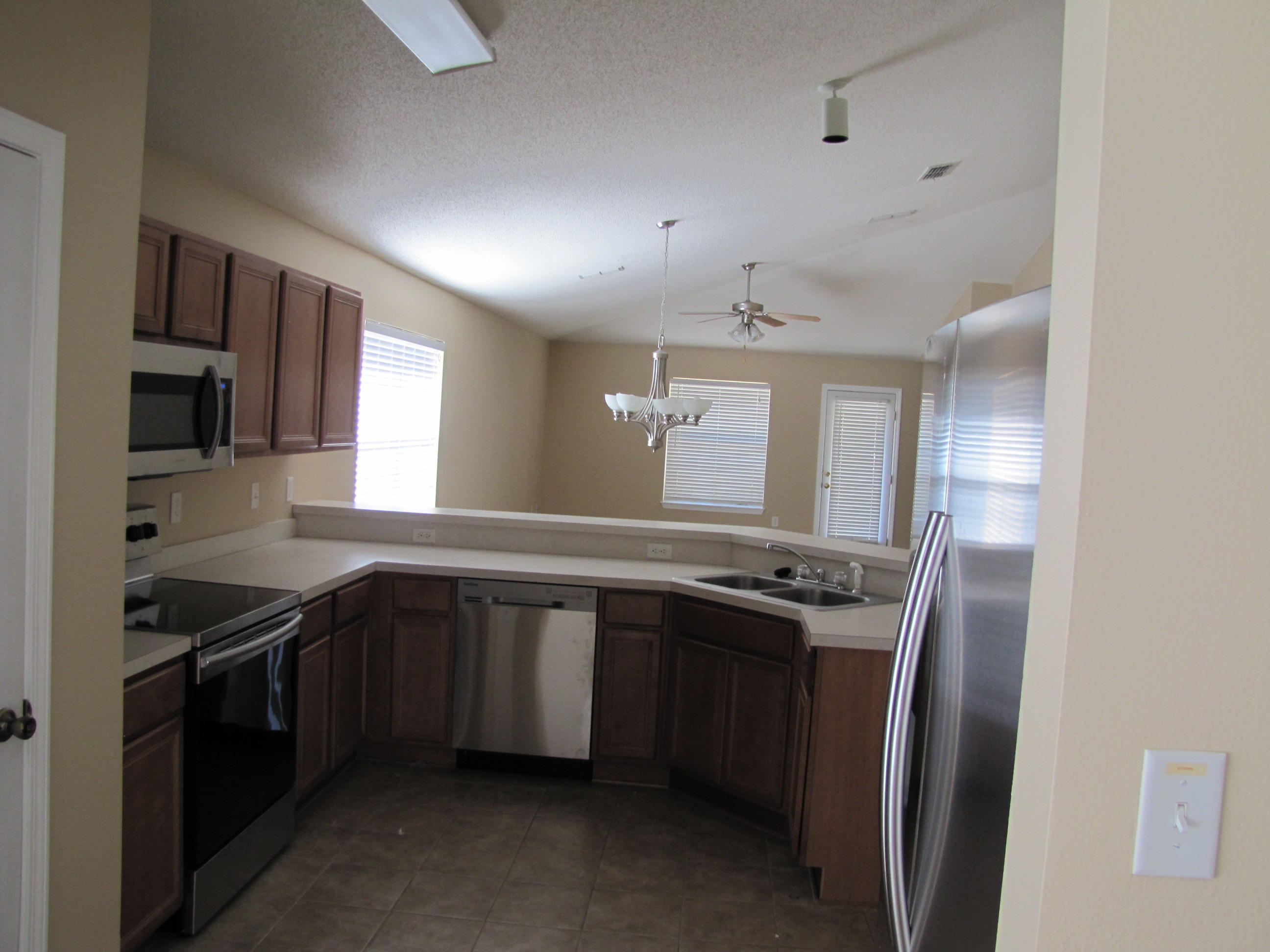 PARADISE RETREAT - Residential Lease