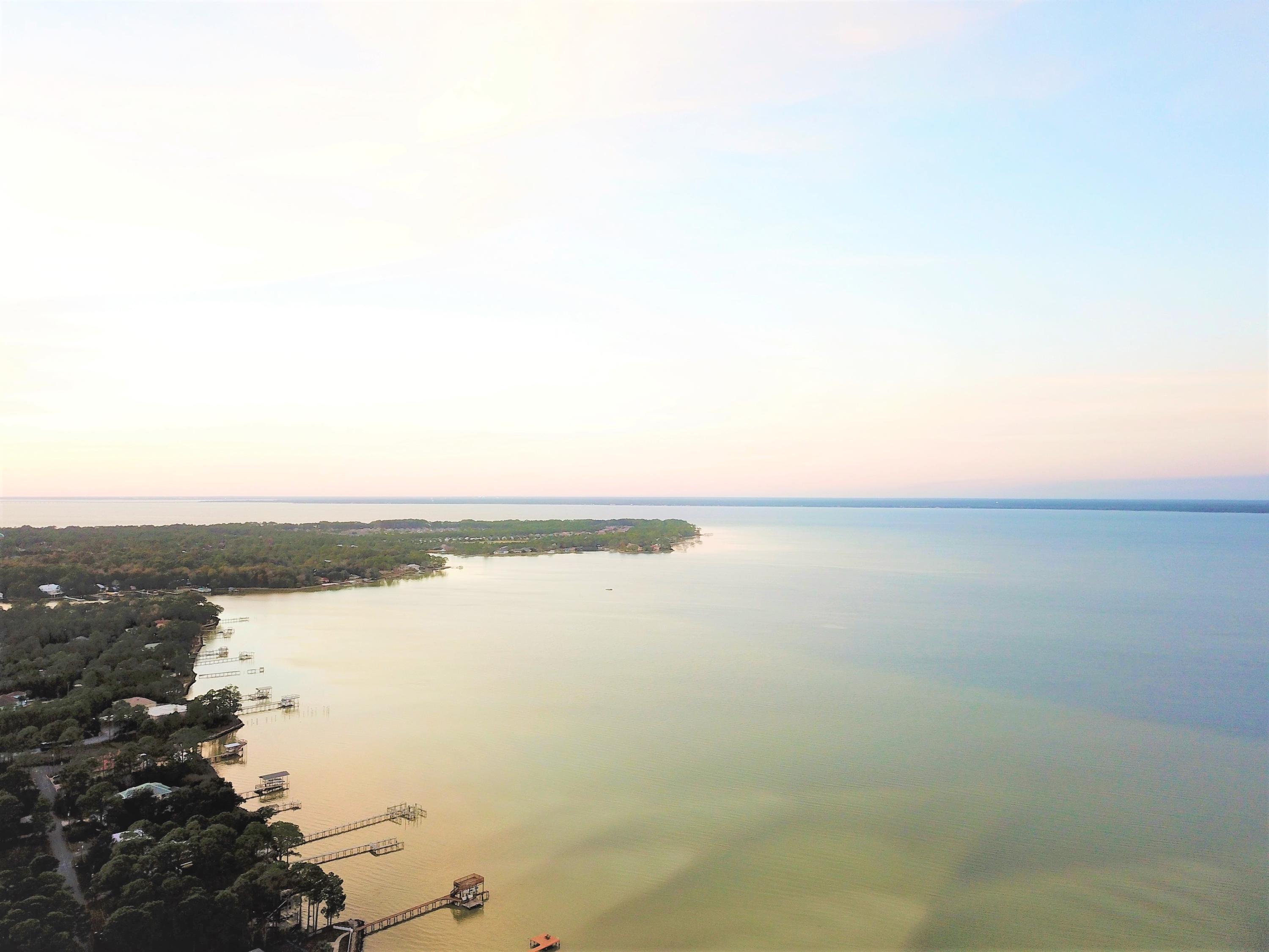 PARADISE POINT - Land