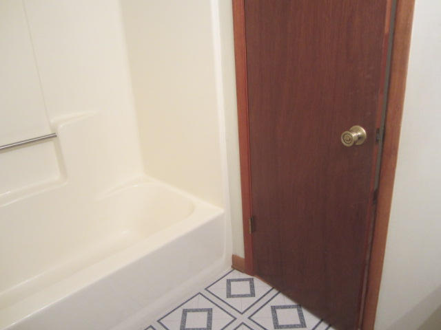ROYAL OAKS S/D - Residential Lease