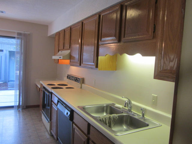 ROYAL OAKS S/D - Residential Lease