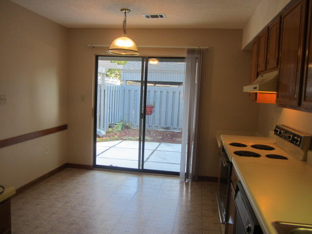 ROYAL OAKS S/D - Residential Lease
