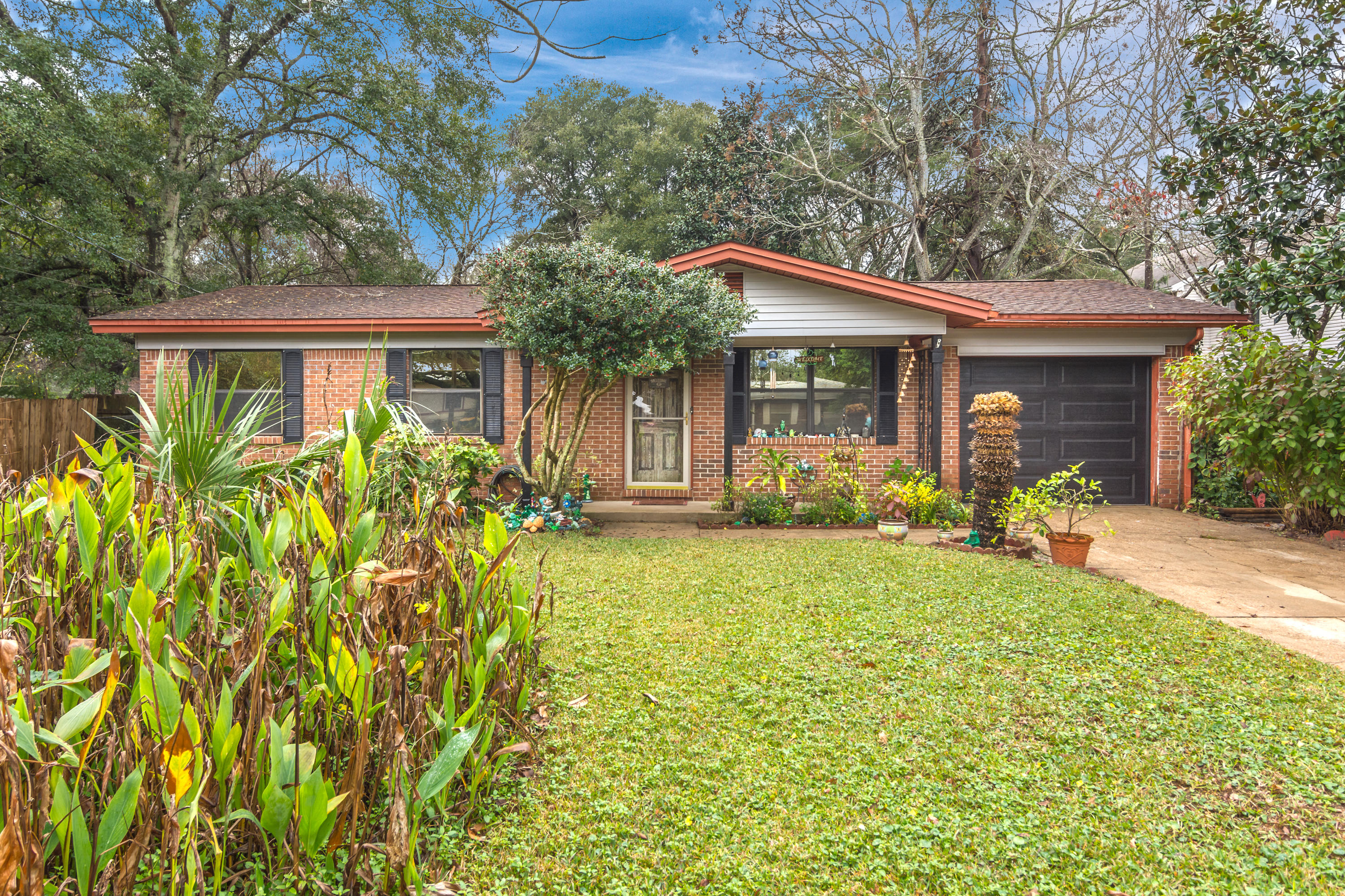 Well maintained ranch home in the center of FWB is close to everything! This quaint 3 bedroom/1.5 bath home features an above ground salt-water pool and a spacious backyard, perfect for entertaining! The luscious landscaping is evident in the front and backyards with many different plants and fruit trees. A nice ''she-shed'' or ''man-cave'' AND a greenhouse in the backyard would provide countless options for it's new owner. Inside, you will walk into the cozy living room which leads directly to the kitchen/dining room. The kitchen has been recently updated and has a fantastic layout with lots of cabinet space and a convection oven. It also features a dutch-door that leads to the backyard. Schedule your appointment to see this amazing & affordable home! Home Warranty offered to buyer
