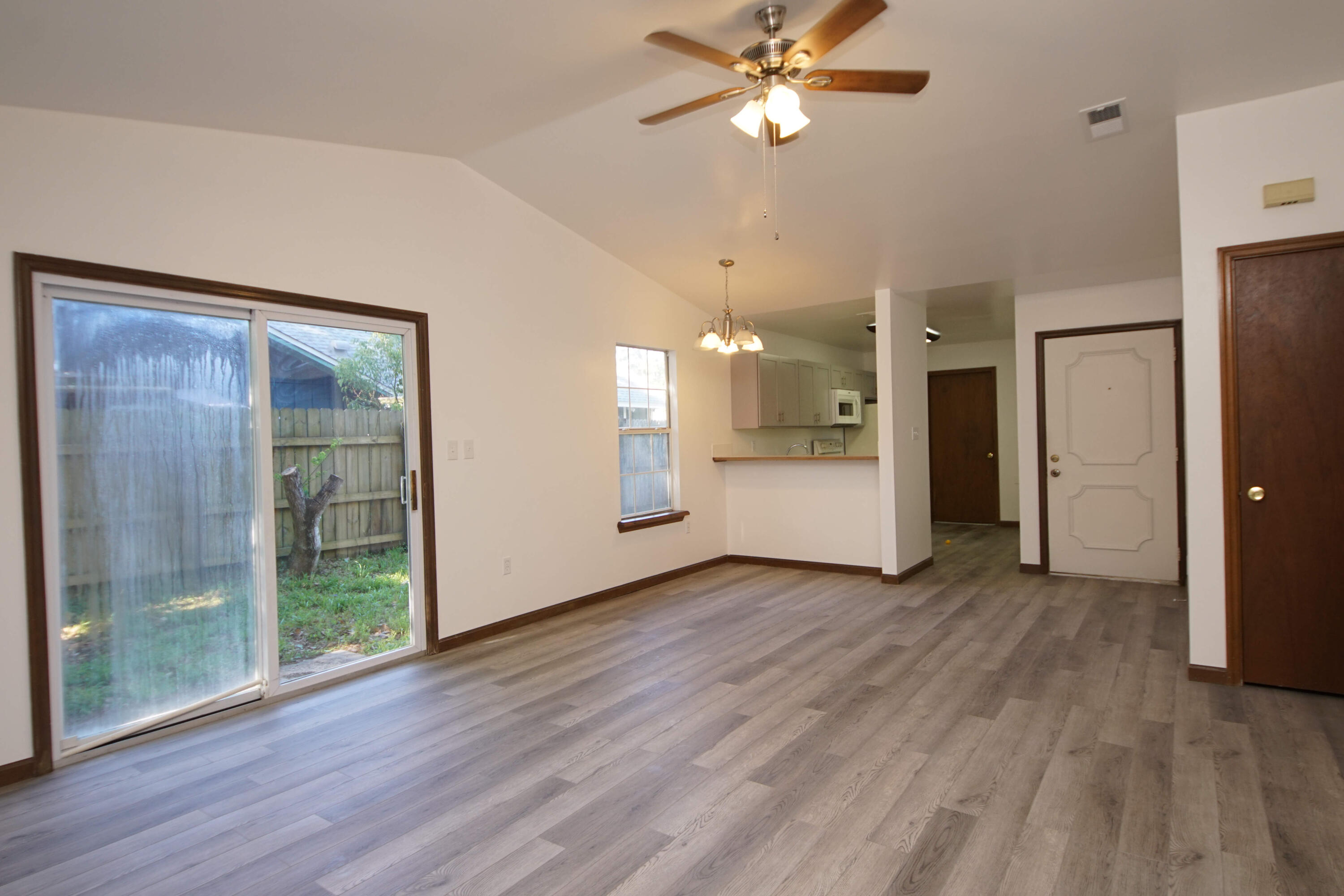 Valparaiso Pinecrest 6 - Residential Lease