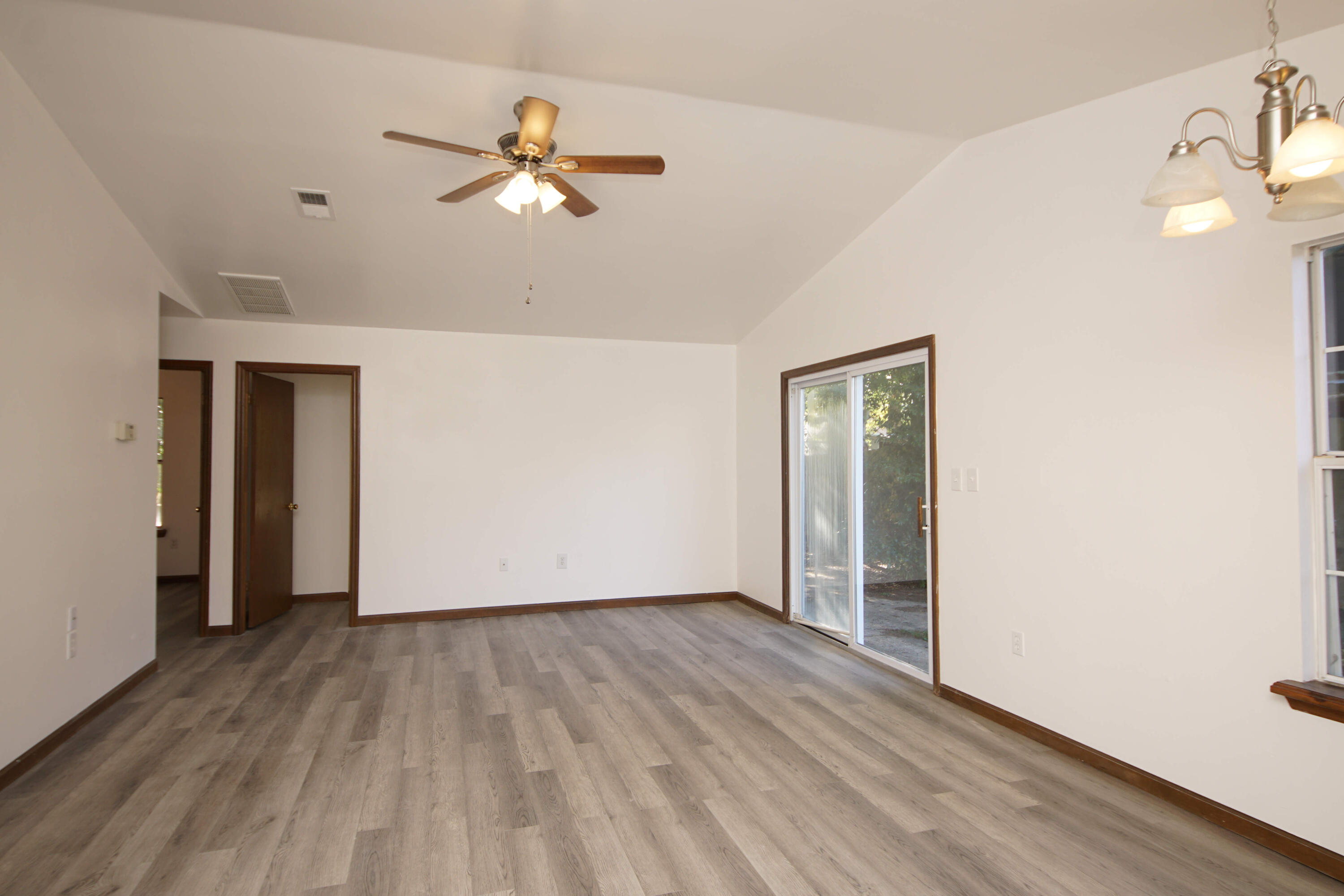 Valparaiso Pinecrest 6 - Residential Lease