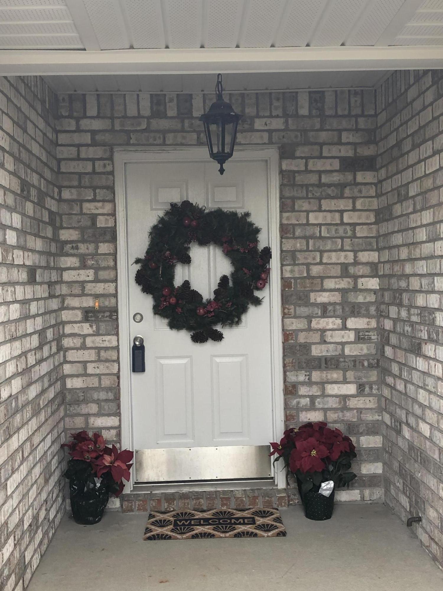 Stop Looking, you have finally found the ultimate home in Bentley Oaks for just the right price. Arrive home ,walk into your open family room with soaring ceilings. Dining area open to all rooms. The kitchen includes high ceilings, island, wood cabinets, large pantry, self-cleaning oven, dishwasher, Stainless refrigerator, and leads to the laundry room and a 2-car garage. Huge master bedroom with vaulted ceiling that leads into the glamour master bath with double vanities, garden tub ,separate shower, his and her walk-in closets. Split floor plan. Guest rooms both have walk in closets, with guest bath right next to each room. There is a Large backyard with room for a pool in the future. The patio is right out of the back door which will play out those bar-b-ques this spring & summer.