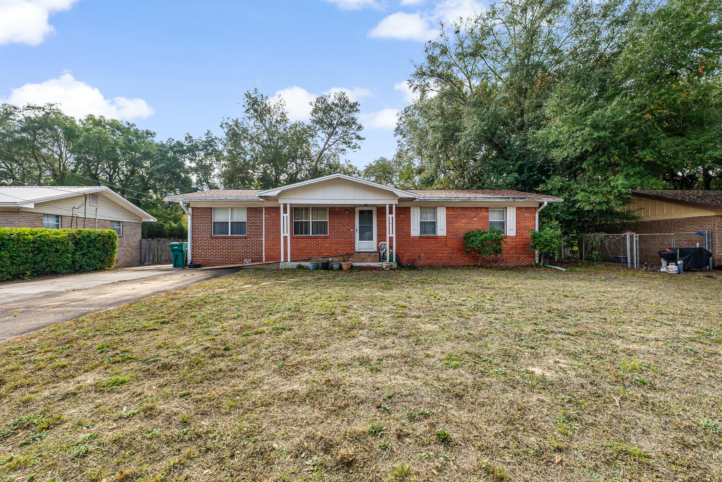Fantastic opportunity in Pinecrest Hills! This fixer-upper is ready for someone with vision to bring it to life. Major systems have already been updated, including a 2018 roof, 2024 HVAC, and 2011 water heater—a solid head start on your renovation plans. Whether you're looking to customize your first home or invest in a project with great potential, this property offers tons of upside. Come make it yours and create the space you've been dreaming of!