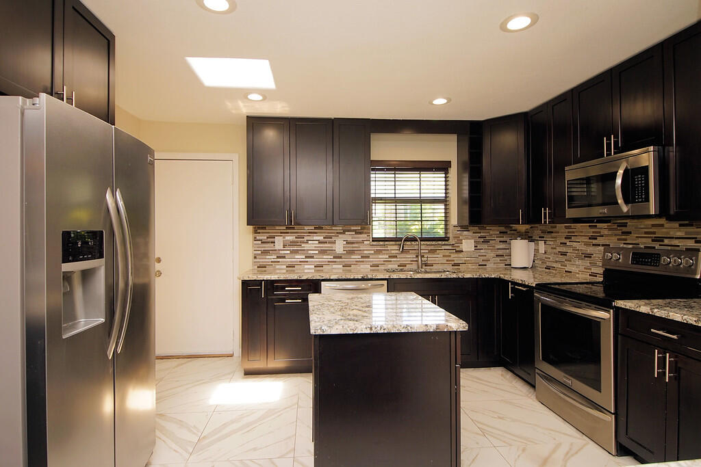 TANGLEWOOD 1ST ADDN LOT 43 BLK A - Residential