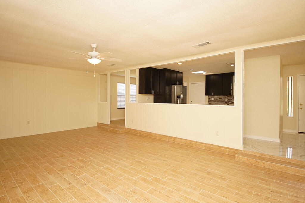 TANGLEWOOD 1ST ADDN LOT 43 BLK A - Residential