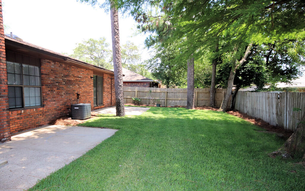 TANGLEWOOD 1ST ADDN LOT 43 BLK A - Residential